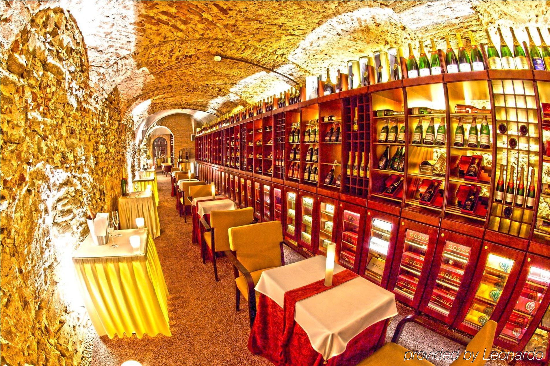 Boutique Hotel Zlaty Dukat Kösice Restoran fotoğraf