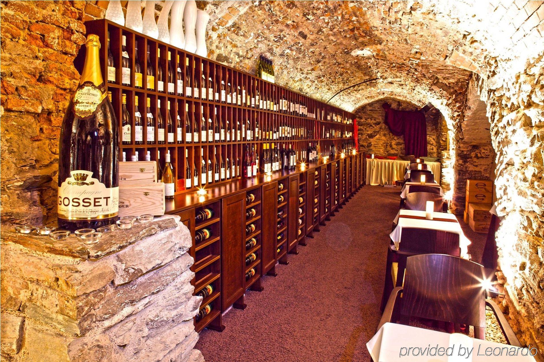 Boutique Hotel Zlaty Dukat Kösice Restoran fotoğraf